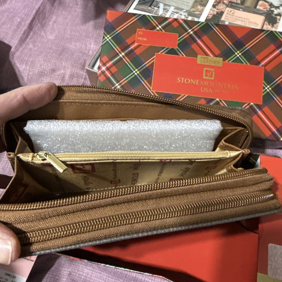 Stone Mountain bonded Leather NWT MSRP $68 Elephant Tan - Picture 2 of 6